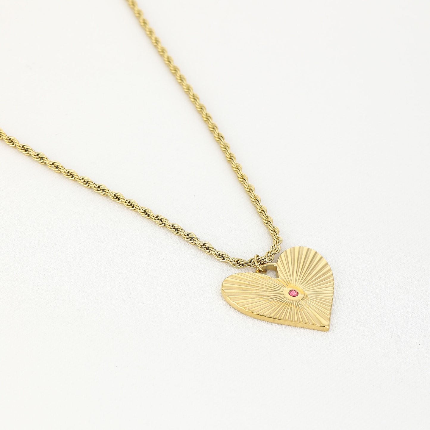 Lange ketting met hart en steentje