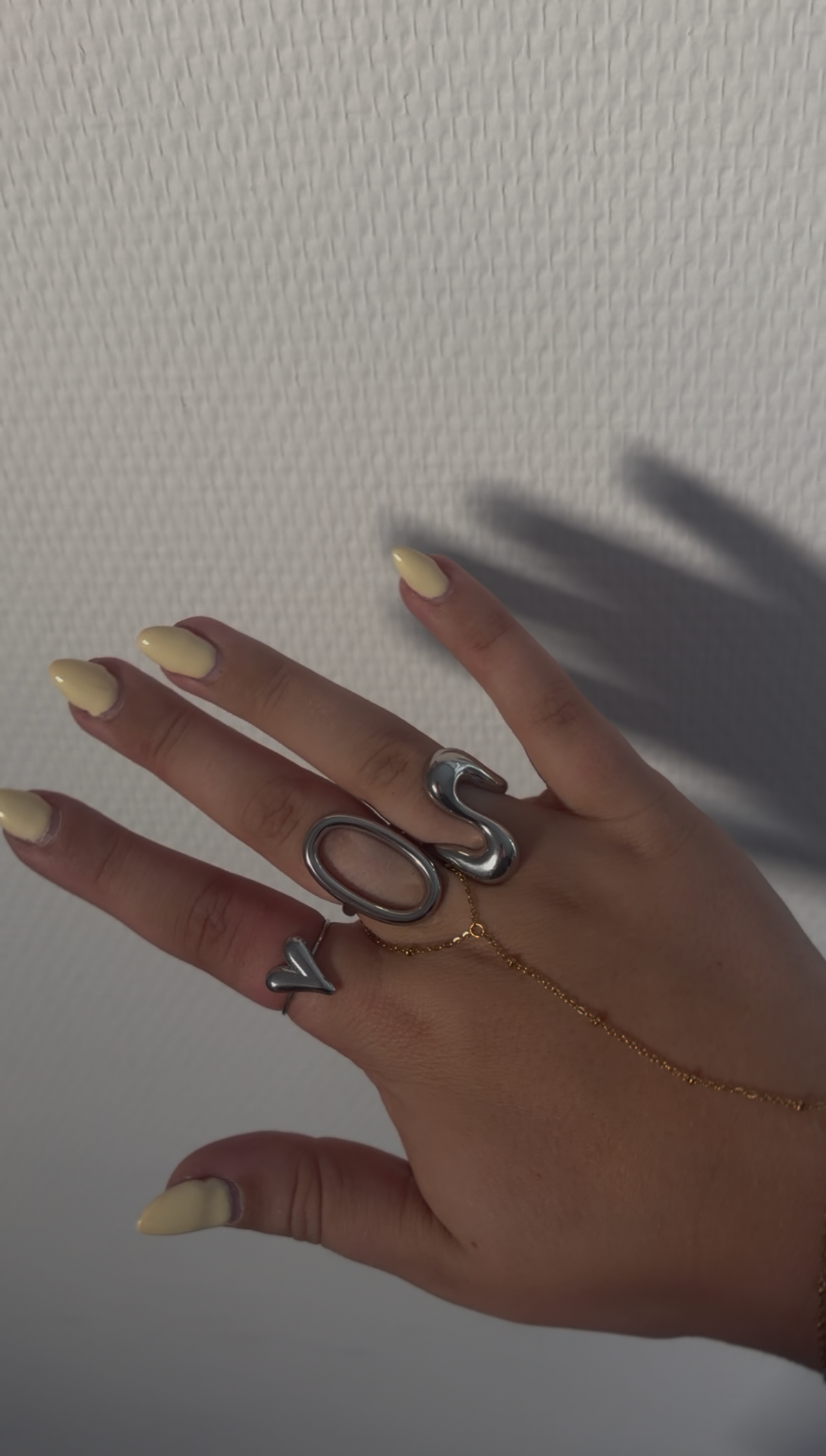 Wavy statement ring