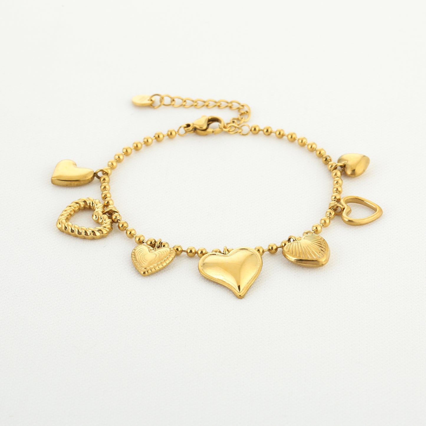 Charms armband met hartjes